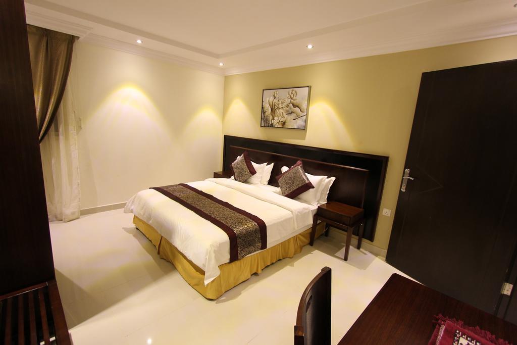 Taleen Alaqiq Hotel Apartments Рияд Стая снимка